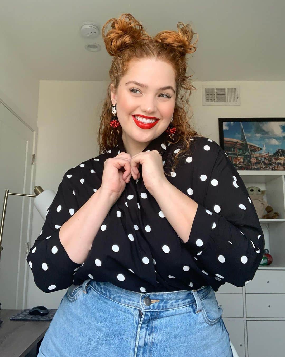 ブリー・キッシュのインスタグラム：「elevated WFH look: “mouse ears” edition 🐭✨ showing you guys how simple it is to achieve this look + my go-to @tresemme products from @walgreens! #TRESpartner ❣️ this shampoo/conditioner combo keeps my hair soft and healthy, while the hairspray makes sure to lock my look into place! 💥 be sure to check out my TRESemmé highlight for all my WFH looks! #TRESstylefiles #walgreens」