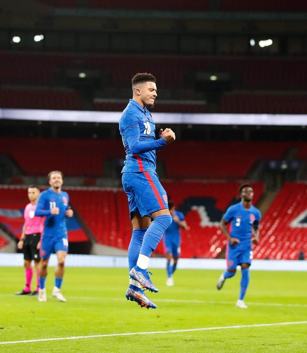 のインスタグラム：「Solid win! @england  Happy to get a goal ⚽️」