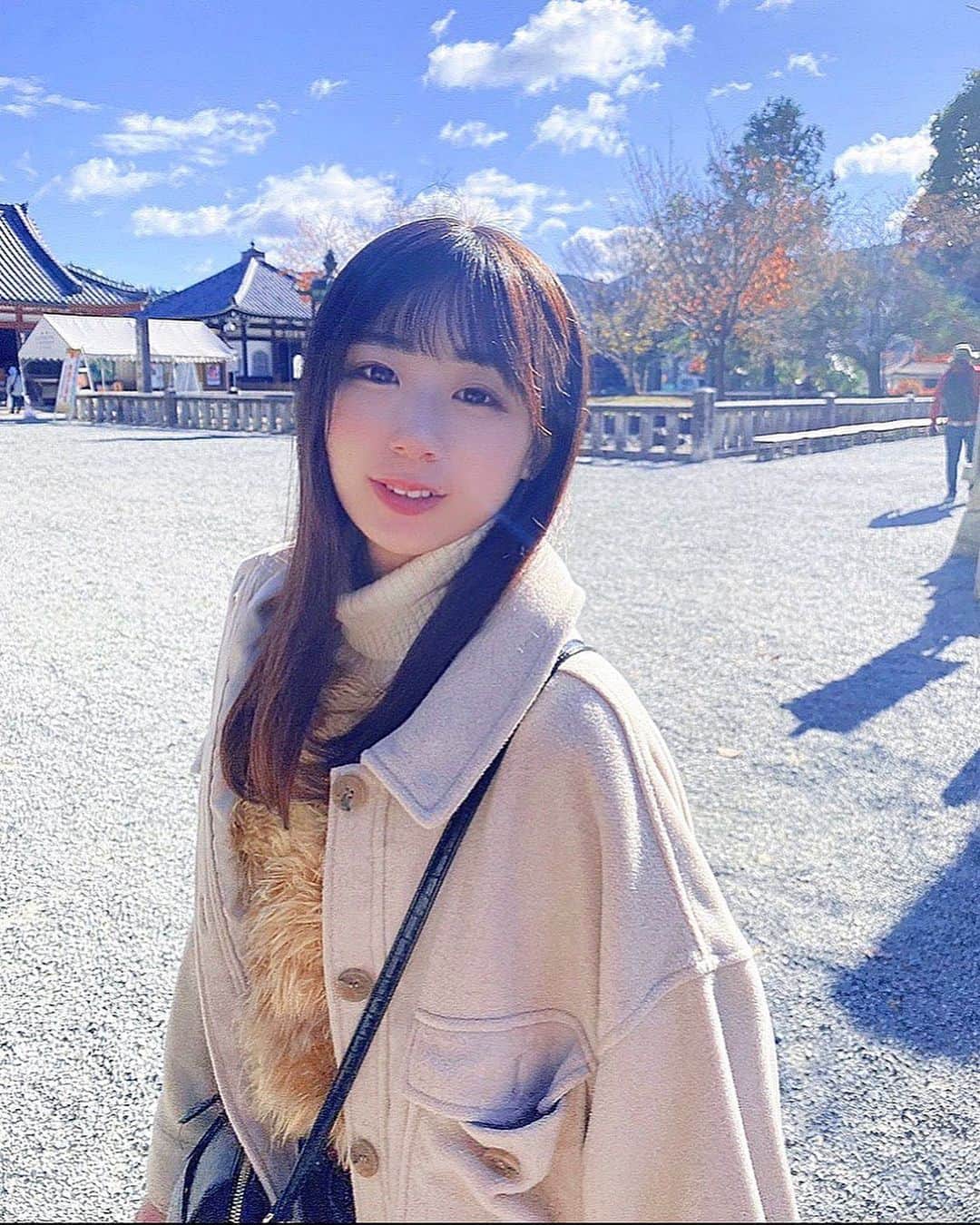 NANAMIのインスタグラム：「﻿ ﻿ ﻿ ﻿ ﻿ ﻿ ﻿ ﻿ おはようございます♪﻿ ﻿ ﻿ この前、紅葉を見に行ってきました！🍁🍁﻿ ﻿ 紅葉はめちゃくちゃ綺麗かったけどめちゃくちゃ寒すぎた…😨🥶！﻿ ﻿ ﻿ ﻿ 📸2枚目﻿ 可愛い桜柄のポスト📮🌸✨﻿ ﻿ ﻿ ﻿ ﻿ 　　　　*･゜ﾟ*:.｡..｡.:*･'*:.｡. .｡.:*･゜ﾟ･*﻿ ﻿ ﻿ ﻿ もう金曜日ですね！﻿ ﻿ 今日も一日元気に頑張りましょう〜😍！﻿ ﻿ ﻿ ﻿ ﻿ #Bs2020 #orixbuffaloes #baseball #オリックスバファローズ #プロ野球 #bsgirls #野球 #オリックス #オリ姫 #野球女子 #京セラドーム #京セラドーム大阪 #NANAMI_364 #大阪 #instagood #instalike #followｍe #ユニフォーム #ユニフォーム女子 ﻿#奈良 #紅葉 #もみじ #秋 #ポスト #吉野山 #奈良県 #奈良観光 #山 #景色 #NANAMI」