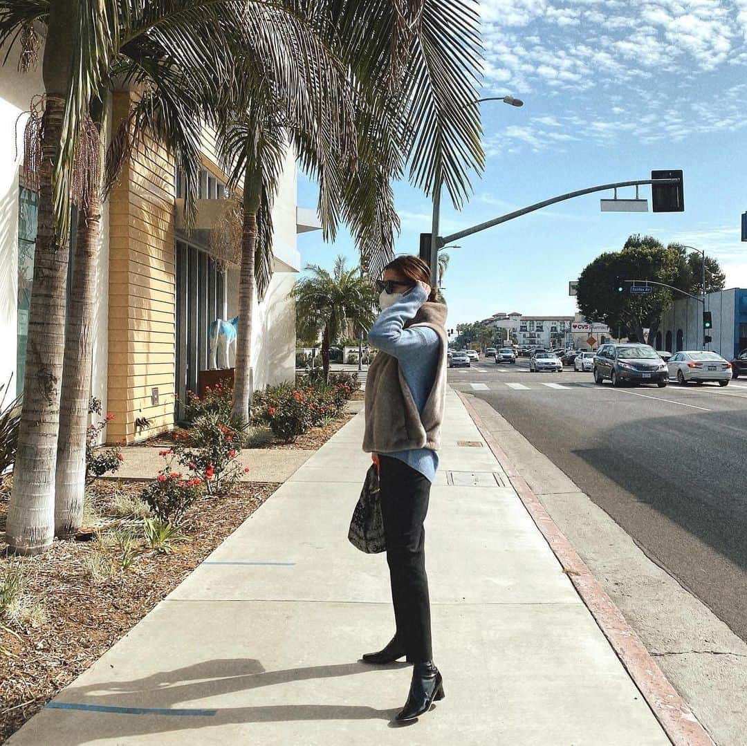 パク・ウンジさんのインスタグラム写真 - (パク・ウンジInstagram)「💙🌴 블루성애자 #전생에스머프 ㅋ  #losangeles #LA #은자언니ootd #ootd」11月13日 8時43分 - egeeparkcom