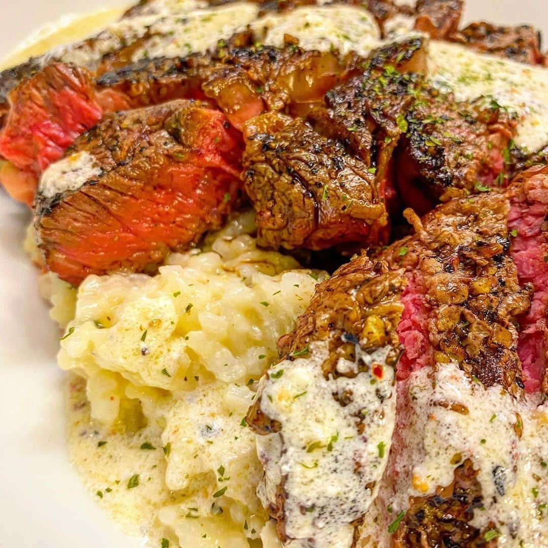 Flavorgod Seasoningsさんのインスタグラム写真 - (Flavorgod SeasoningsInstagram)「Ribeye steak over a fluffy bed of jasmati rice with a homemade butter garlic cream sauce over the top 🤤🤤 by customer @platesbykandt⁠ -⁠ Seasoned with Flavor God Garlic Lovers⁠ -⁠ KETO friendly flavors available here ⬇️⁠ Click link in the bio -> @flavorgod⁠ www.flavorgod.com⁠ -⁠ @krogerco steak, butter, and cream⁠ @flavorgod garlic lovers⁠ @riceselect jasmati⁠ -⁠ Flavor God Seasonings are:⁠ 💥ZERO CALORIES PER SERVING⁠ 🔥0 SUGAR PER SERVING ⁠ 💥GLUTEN FREE⁠ 🔥KETO FRIENDLY⁠ 💥PALEO FRIENDLY⁠ -⁠ #food #foodie #flavorgod #seasonings #glutenfree #mealprep #seasonings #breakfast #lunch #dinner #yummy #delicious #foodporn」11月13日 9時01分 - flavorgod