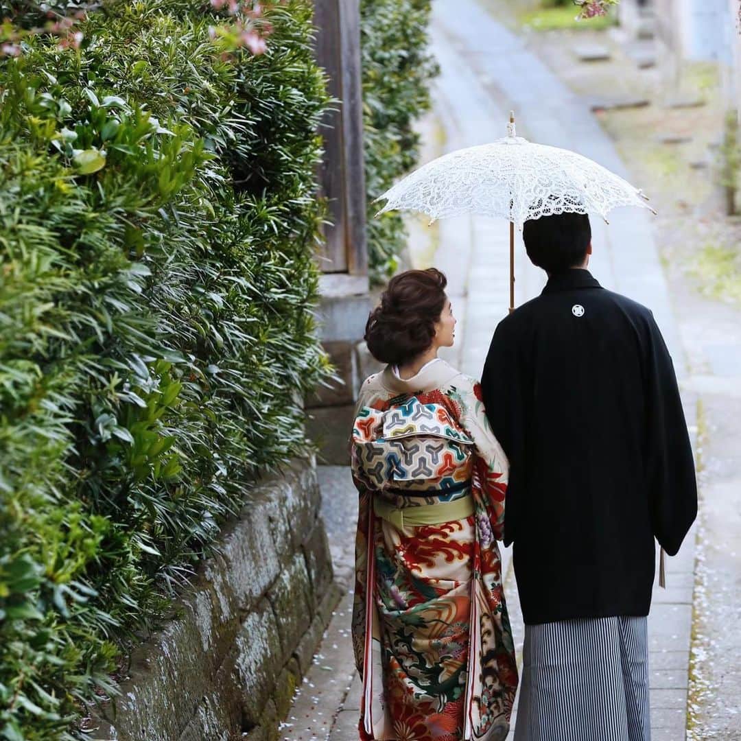 萬屋本店さんのインスタグラム写真 - (萬屋本店Instagram)「古き良き伝統的な文化に、西洋の文化を取り入れ、革新的なスタイルが生み出された大正時代 お着物に、アンティークの洋傘を合わせ、当時を彷彿とさせるようなスタイルに」11月13日 9時00分 - kamakura.yorozuya