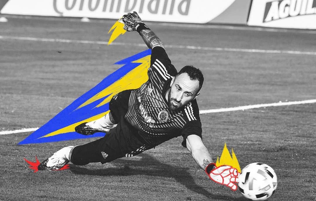 サッカー コロンビア代表チームのインスタグラム：「📸 ¡Con todos los poderes! 💥🧤⚡🎩⚽🥅🛡  ¡Estamos listos! 🔝💪  @d_ospina1   #VamosColombia 🇨🇴」