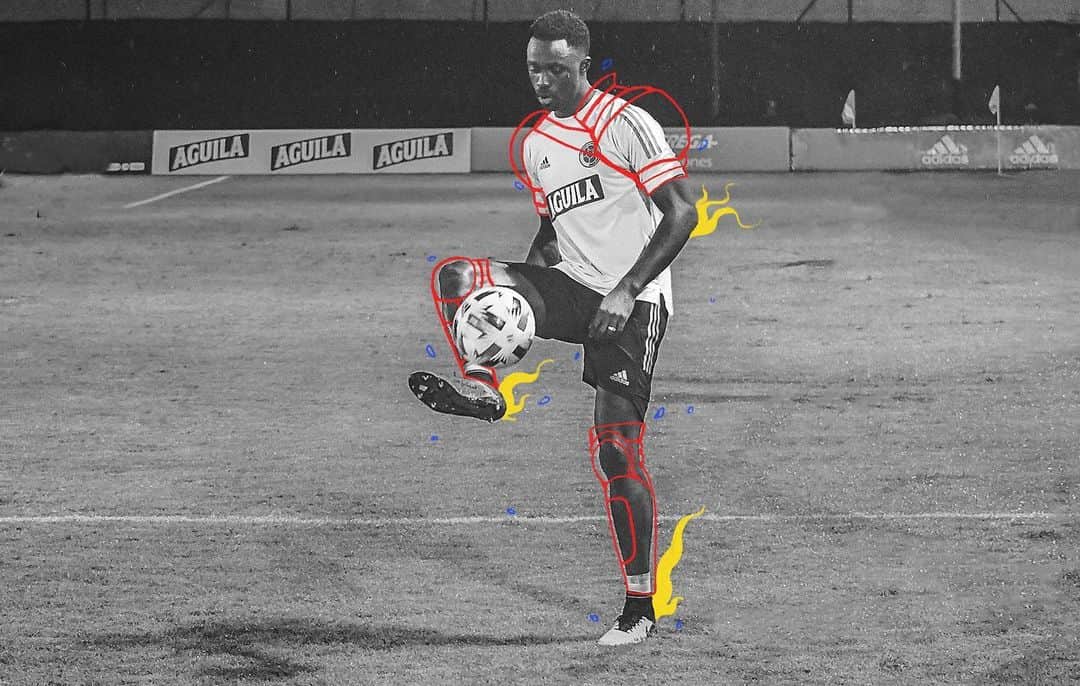 サッカー コロンビア代表チームのインスタグラム：「📸 ¡Con todos los poderes! 💥🧤⚡🎩⚽🥅🛡  ¡Estamos listos! 🔝💪  @daosanchez13   #VamosColombia 🇨🇴」