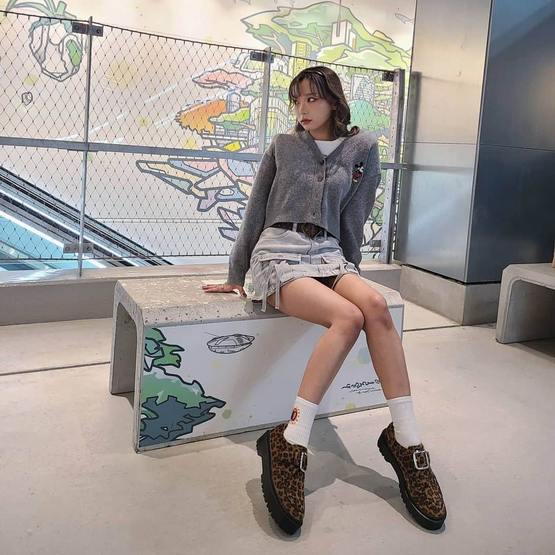 mam（まむ）のインスタグラム：「🐭🐭🐭🖤🖤🖤 #mam_ootd」