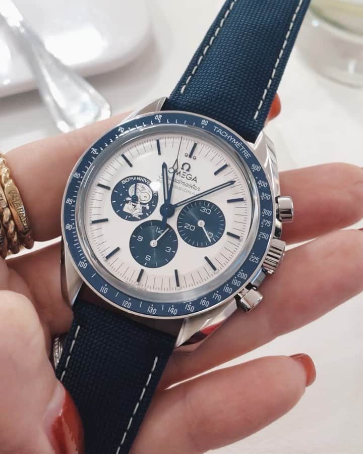 Ruby Kwanのインスタグラム：「My new post @DeluxeHongKong about the 3rd edition @OMEGA #Speedmaster #Snoopy watch is up. 🖤😻🖤 It’s super hot. Check it out. 💁🏻‍♀️ Link in bio. #rougecloset  #OMEGA #OMEGAHK #Moonwatch  #OMEGASnoopy2020」