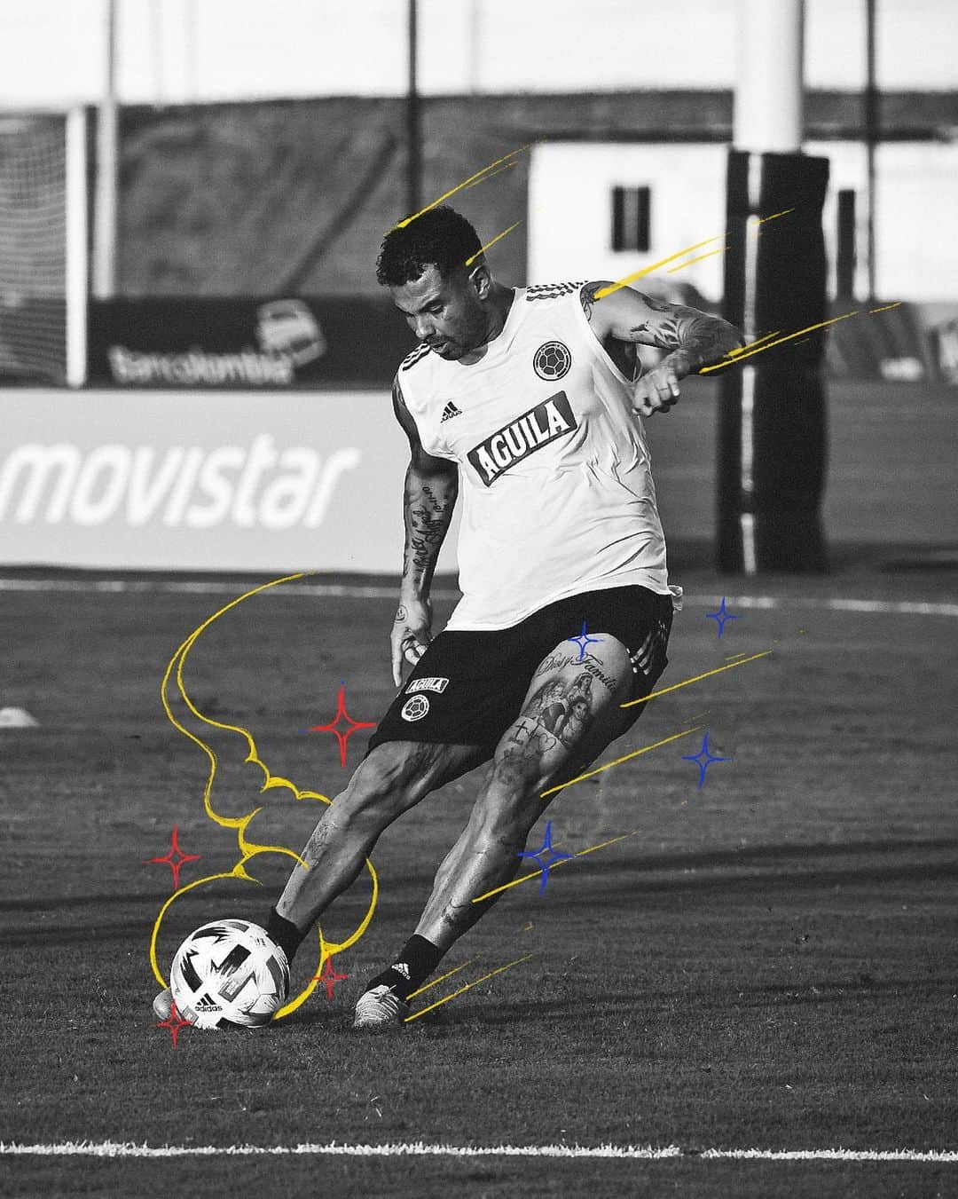 サッカー コロンビア代表チームのインスタグラム：「📸 ¡Con todos los poderes! 💥🧤⚡🎩⚽🥅🛡  ¡Estamos listos! 🔝💪  @e.cardona10   #VamosColombia 🇨🇴」