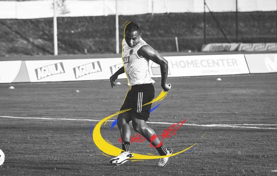 サッカー コロンビア代表チームのインスタグラム：「📸 ¡Con todos los poderes! 💥🧤⚡🎩⚽🥅🛡  ¡Estamos listos! 🔝💪  @alfredomorelos30   #VamosColombia 🇨🇴」