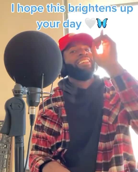 アンドレ・ドラモンドのインスタグラム：「comment below.... LINK IN BIO 🦋🤍🦋🤍 @drummxndofficial #lifestyle」