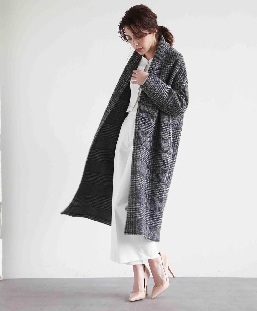 cdec_official Aesthetic Senseのインスタグラム：「. 2020 WINTER NEW ITEM  着まわし 【NATURAL】 . . クラシカルな雰囲気をまとうグレンチェックのコーディガン。デイリー使いに重宝する表情ゆたかな素材で大人カジュアルな着こなしを演出。程よいドロップショルダーのデザインがさらりと羽織るだけでこなれ感をプラスできます。 . . .  #クードシャンス #2020秋冬 #WINTER #冬コーデ  #WINTERFASHON #トレンド #華やかコーデ　#カジュアルコーデ  #細見え #着回しコーデ  #着回し #大人カジュアル #休日コーデ #ファッション  #大人コーデ  #大人コーディネート #今日のコーデ #今日のコーディネート #お洒落さんと繋がりたい #お洒落さんとつながりたい #ファッション好きな人と繋がりたい #大人女子 #大人女子コーデ #リモートワーク#おしゃれコーデ#リラックスコーデ#カーディガン #カーディガンコーデ #コート #羽織」