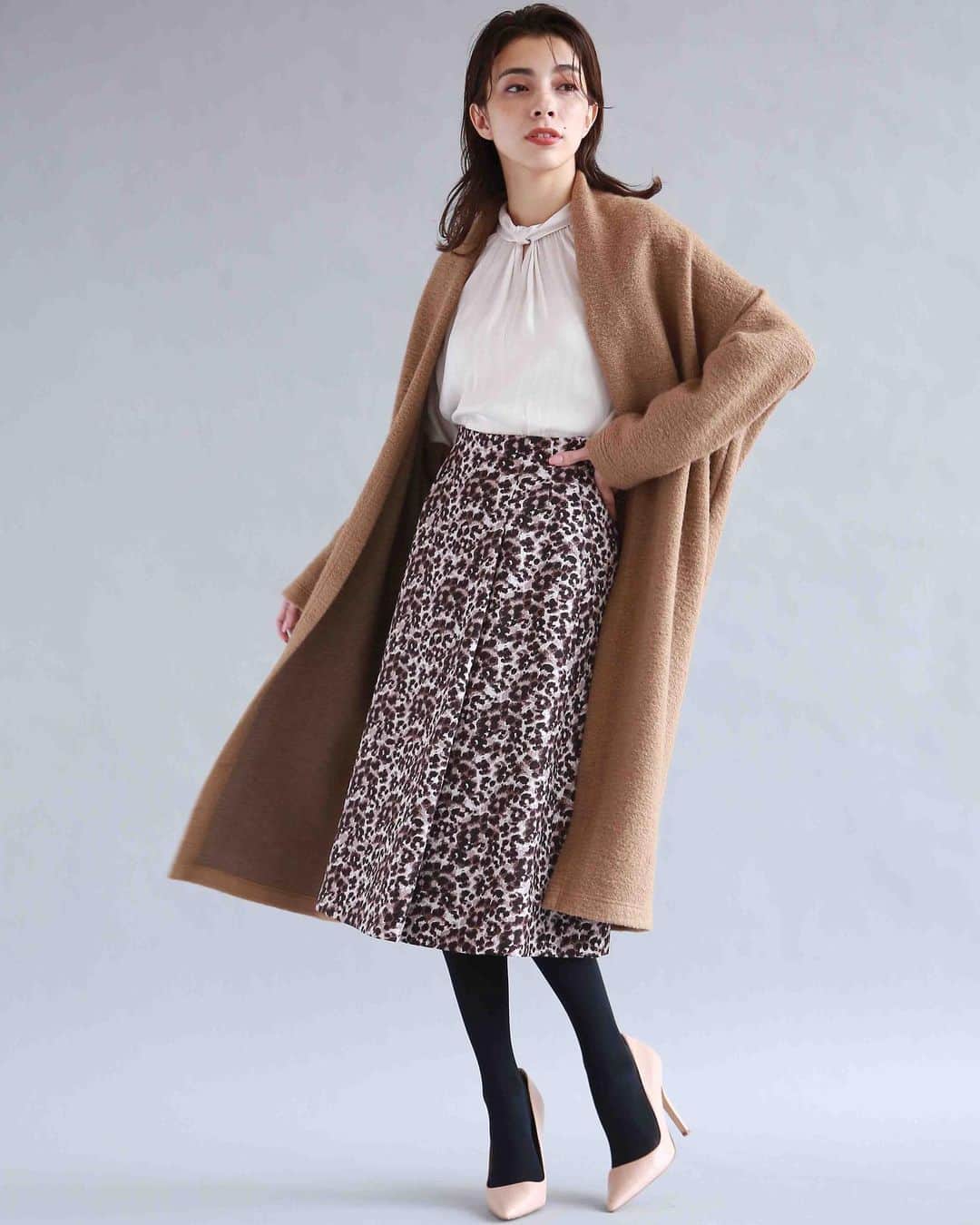 cdec_official Aesthetic Senseのインスタグラム：「. 2020 WINTER NEW ITEM 着まわし 【COOL】 . . キャメルのコーディガンにトレンドのレオパードスカートを合わせたピリッと辛口なコーデ。色味のトーンを合わせて着こなすと上品できれいめな印象に。リラックスムード漂う中にもきちんと感が共存する着こなしです。 . . .  #クードシャンス #2020秋冬 #WINTER #冬コーデ  #WINTERFASHON #トレンド #華やかコーデ　#カジュアルコーデ  #細見え #着回しコーデ  #着回し #大人カジュアル #休日コーデ #ファッション  #大人コーデ  #大人コーディネート #今日のコーデ #今日のコーディネート #お洒落さんと繋がりたい #お洒落さんとつながりたい #ファッション好きな人と繋がりたい #大人女子 #大人女子コーデ #リモートワーク#おしゃれコーデ#リラックスコーデ#カーディガン #カーディガンコーデ #コート #羽織」