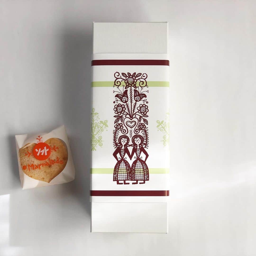 甲斐みのりさんのインスタグラム写真 - (甲斐みのりInstagram)「・  『anan』最新号 「老舗の愛されて手みやげ  　親しみやすいレトロパッケージ探訪」。  贈りものに選びたい、パッケージもすてきな老舗のお菓子を選びました。  #お菓子の包み紙いろいろ #気持ちが伝わるおいしい贈りもの  #菓子菓子菓子」11月13日 9時59分 - minori_loule