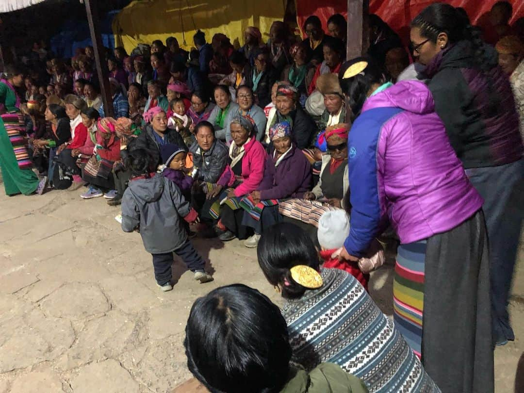 コンラッド・アンカーのインスタグラム：「East side of the Phortse, Nepal Gompa during Dumche celebration June 2019. The strength of the Sherpa community rests with these women. They sit together and capture the children that race into the  dance.  @himalayanfdn  #goodwill」