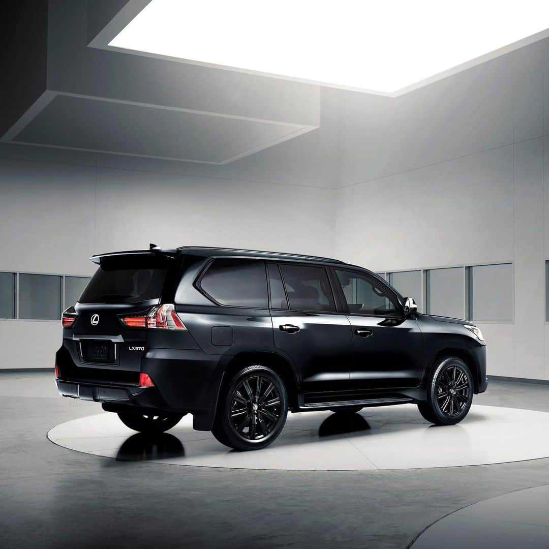 Lexus USAのインスタグラム：「We call this work of art “Black Onyx at Rest.” #LexusLX Inspiration Series」