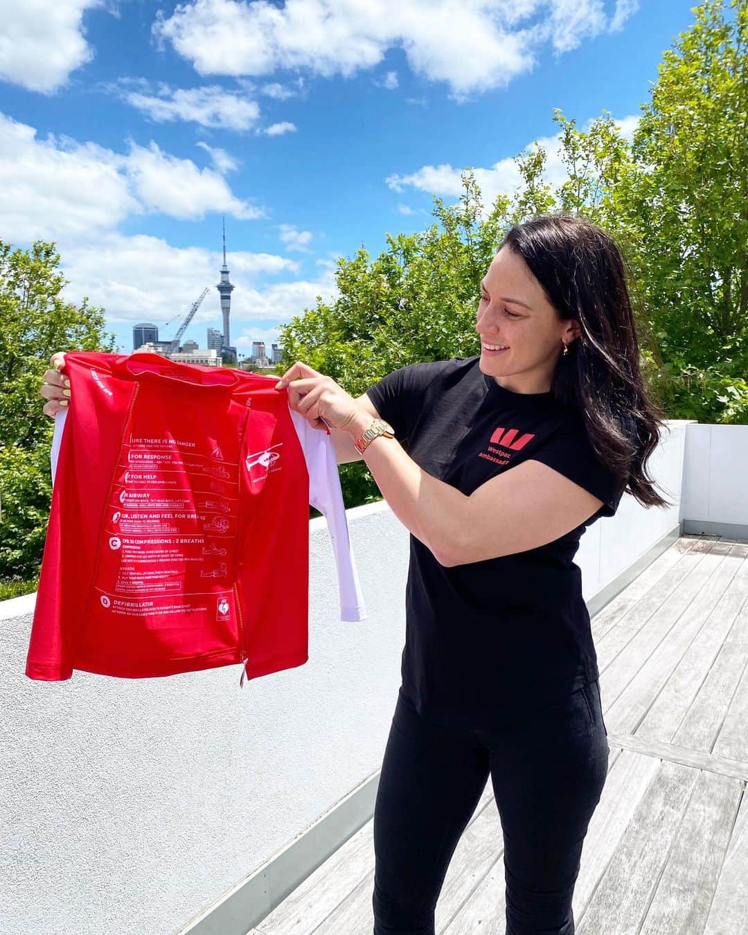 Sophie Pascoeのインスタグラム：「AD| Ahead of the summer holidays I’m proud to be working with @westpacnz and joining the Westpac Rescue Rashies campaign to encourage Kiwis to learn CPR❣️The Rescue Rashie is a children’s swimming vest that unzips to reveal CPR instructions, providing support for parents in what could be a crucial moment - and for each one sold $15.00 will be donated to the Westpac Rescue Choppers. 🚁 Check out the link in my bio for more information on how to get your Rescue Rashie!❤️ #westpacrescuerashies #westpacnz #westpac #westpacbrandpartner #sponsored」