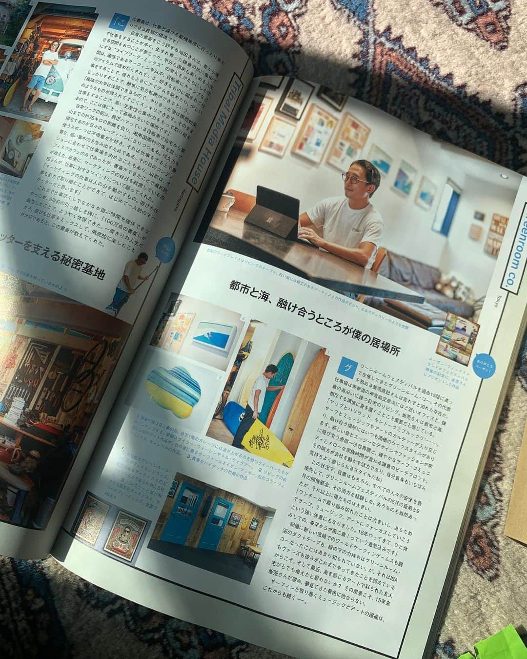 渋木さやかのインスタグラム：「うちのパパがBlue. で取材していただいてます。 ( @blue.mag )  こーゆーものを恥ずかしがってどこにもUP出来ないところもかわいいなぁと思うんだけど、夫の両親にもお知らせしたいし、関わってくださったり、ご指名いただいた方に感謝の気持ちを込めてUPします。 ⠀ (私なんて承認欲求のカタマリだから、はいはーい！💁🏻‍♀️ってなっちゃうのに😇) (夫はあんまりギラついてないタイプのおじさん)  ⠀ とっても素敵な雑誌なので是非ご覧下さいませ♡わたしの愛する#目が湘南シラスの親子　親シラスの方も宜しくお願いします😍　@naokikamayachi ←見てもイイネすらしてこないタイプのシラス🐟 ⠀」