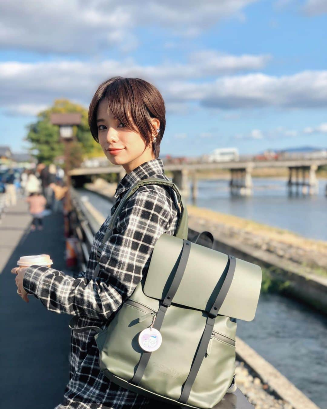 TANAKA SAKi 田中紗貴さんのインスタグラム写真 - (TANAKA SAKi 田中紗貴Instagram)「⋆﻿ 京都嵐山🍁﻿ 紅葉はまだちょっと早かったけど﻿ 過ごしやすくて気持ちいい時期🌾﻿ ﻿ ﻿ ﻿ - - - - - - - - - - - - - - - - - - - - - - - ﻿ ﻿ 愛用のガストンルーガのリュック🤍﻿ 今日からブラックフライデーセール！﻿ クーポンコード: sakiwoGL﻿ ⇡を併用でMAX30% OFF🎖﻿ & バック購入でカードケードプレゼント◡̈⃝♩﻿ ﻿ ※クーポン割引が使えるのは﻿ 公式ストア→ http://gastonluga.com﻿ ﻿ ﻿ ﻿ @gastonluga﻿ #GastonLuga #ガストンルーガ ﻿ #バックパック#ビーガンレザー﻿ #送料無料#返送料無料#国内発送﻿ #嵐山#渡月橋#アラビカ#京都﻿ #ぷんにー#お腹でてきた#妊娠７ヶ月﻿ #ハンサムショート#くびれショート﻿ #男の子ママ#モデル#田中紗貴」11月13日 10時13分 - sakiwo.523