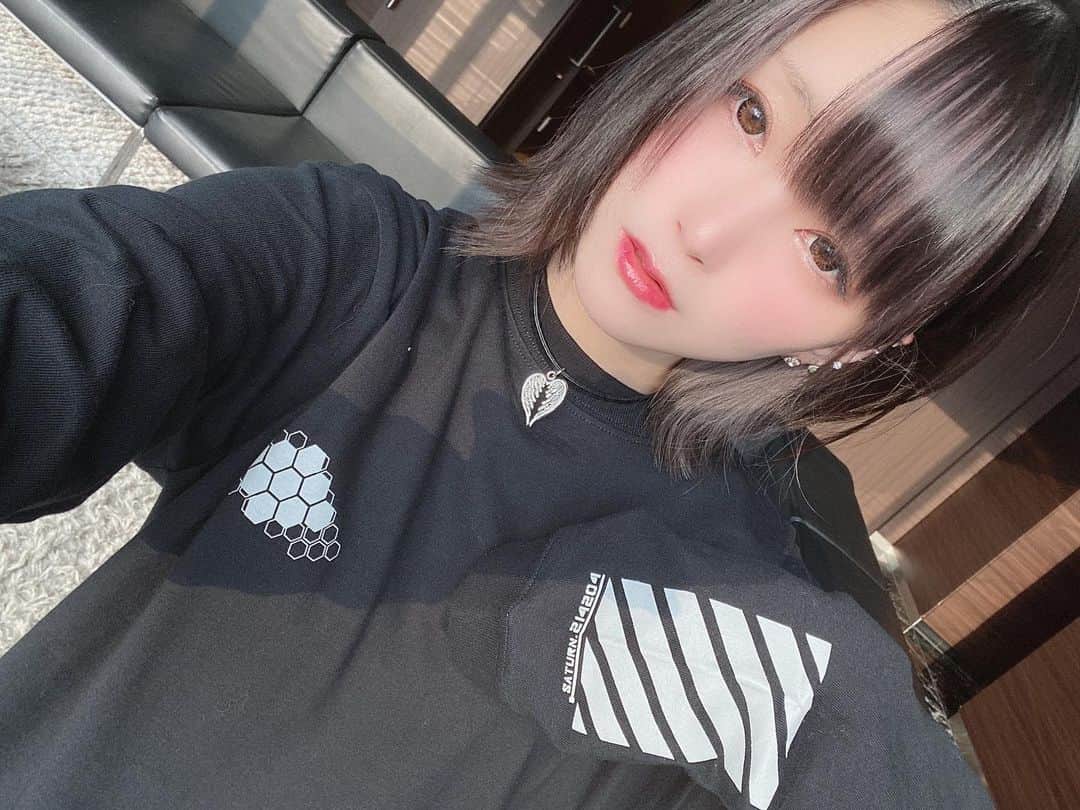 霧宮てんのインスタグラム：「昨日は着用モデルの撮影してきました(*'ω'*) 服かっこよくてテンション上がりました！！！ 一緒にお揃いしよ！」