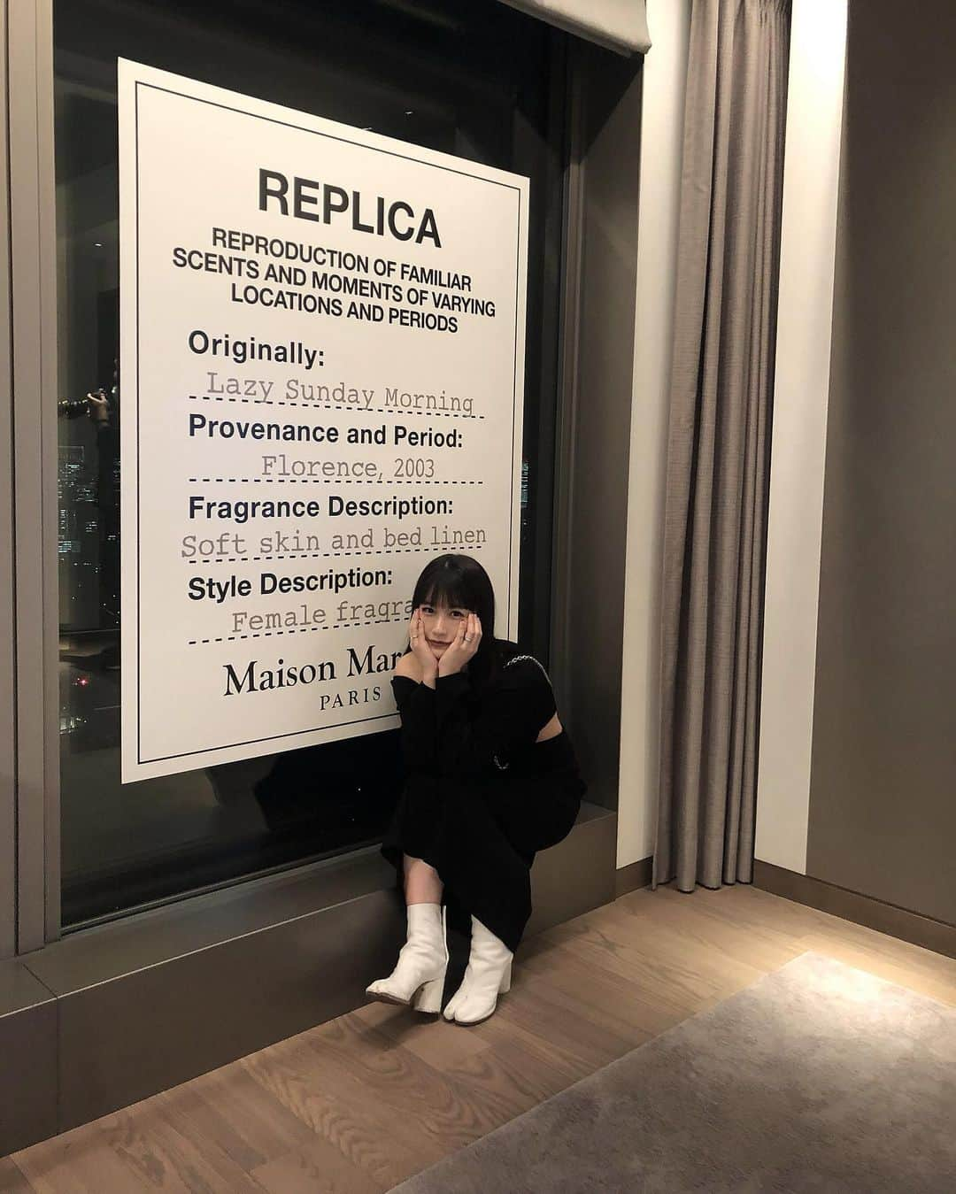 中村くるみさんのインスタグラム写真 - (中村くるみInstagram)「@maisonmargielafragrances @maisonmargiela Lazy Sunday morning  #REPLICA に新しく30mlの持ち運びサイズが出たので、 いち早くお披露目イベントにご招待いただきました♡ 足袋ブーツとチェーンウォレットで行ったんだ〜！ お洋服はkrmだよ( ˆᴗˆ ) マルジェラの素敵な世界観に包まれてとっても癒された〜♡」11月13日 21時30分 - __k_r_m__