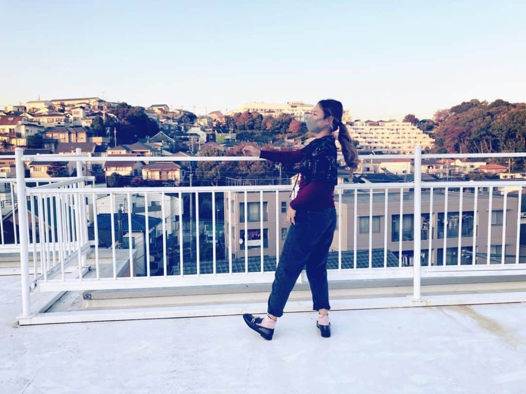 LINAさんのインスタグラム写真 - (LINAInstagram)「Today was a cloudless day and I felt good♡ #MAXLINA #rooftop #sky」11月13日 21時29分 - xxlina_now