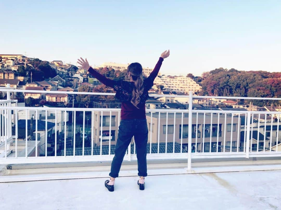 LINAさんのインスタグラム写真 - (LINAInstagram)「Today was a cloudless day and I felt good♡ #MAXLINA #rooftop #sky」11月13日 21時29分 - xxlina_now