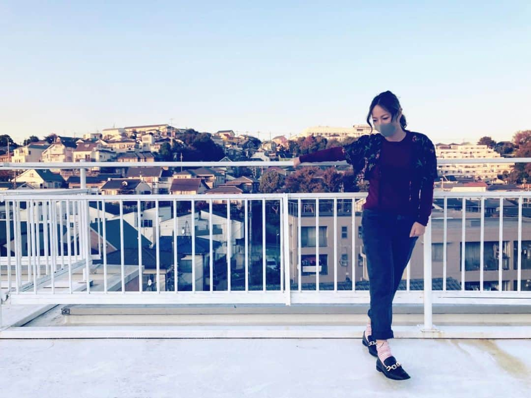 LINAさんのインスタグラム写真 - (LINAInstagram)「Today was a cloudless day and I felt good♡ #MAXLINA #rooftop #sky」11月13日 21時29分 - xxlina_now