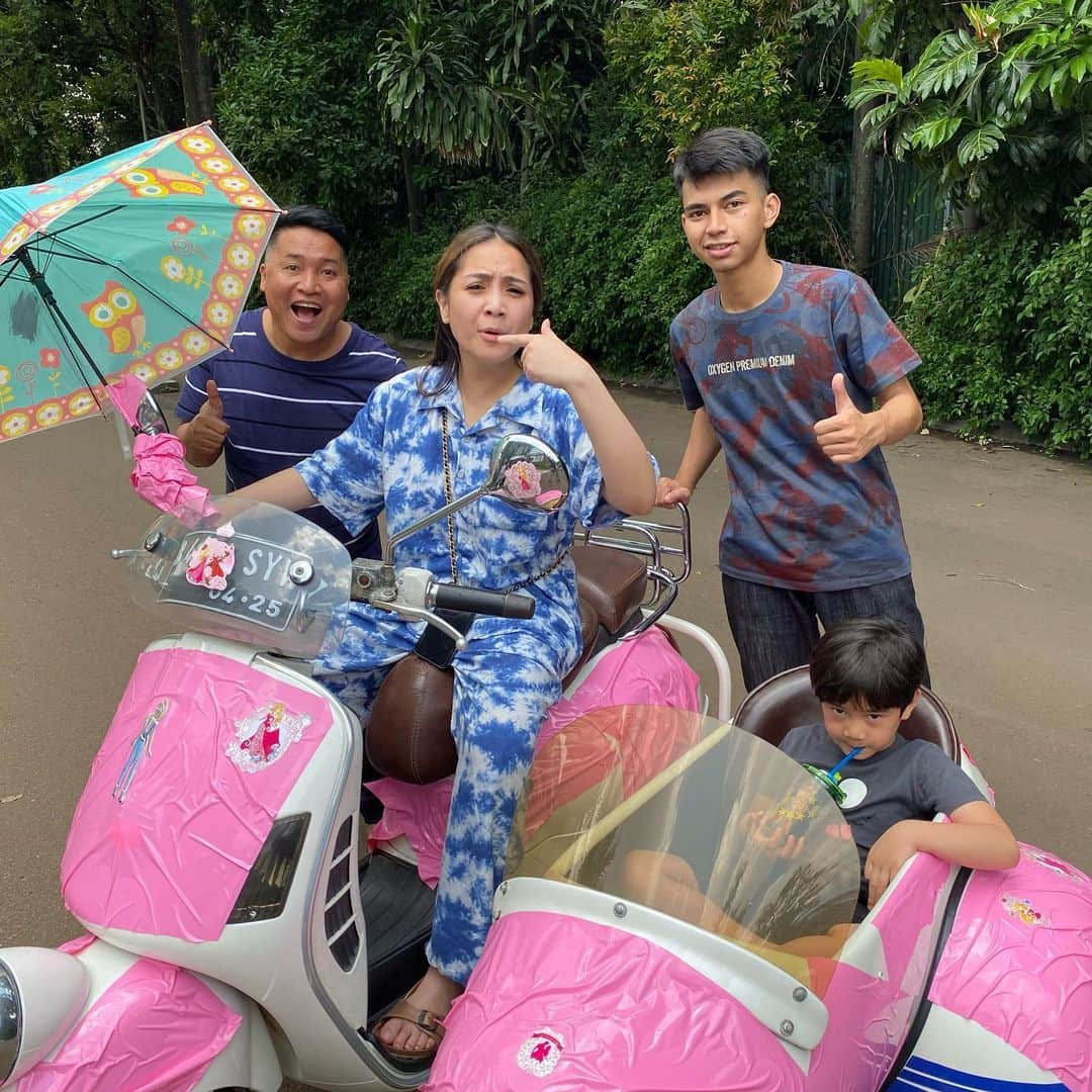 Raffi Ahmadさんのインスタグラム写真 - (Raffi AhmadInstagram)「Vespa Pink ❤️」11月13日 20時00分 - raffinagita1717