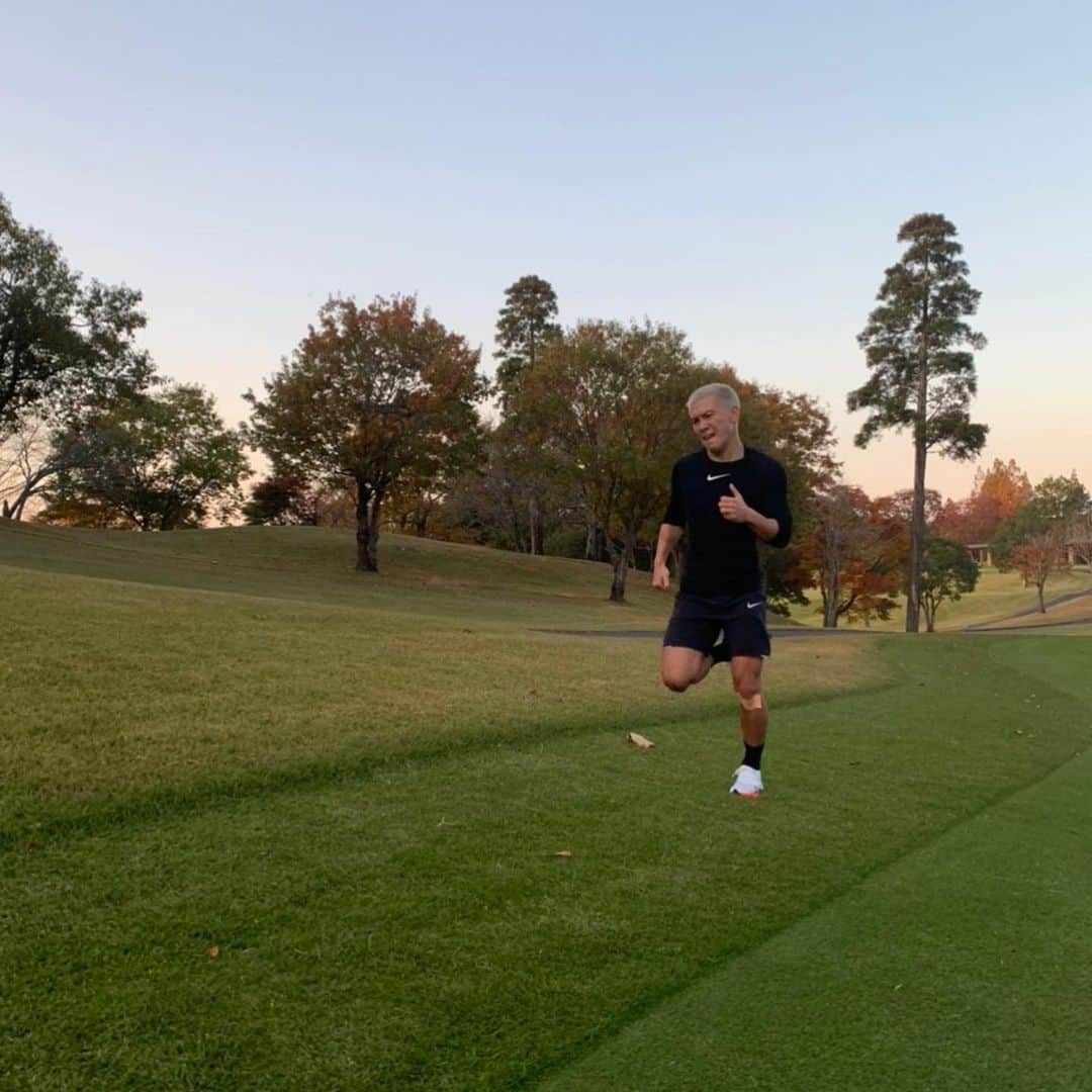 岩田翔吉さんのインスタグラム写真 - (岩田翔吉Instagram)「成田走り込み合宿終了🇯🇵⛳️  素晴らしい環境でトレーニングキャンプができました。  チーム帝拳、中村先生ありがとうございます🙏🏻  @masahikonakamura  #TEIKEN #帝拳 #走り込み #合宿 #ボクシング #nike #drifit #zoomx #running #training #run #trainingcamp #camp #成田ゴルフ倶楽部 #ゴルフ場 #golf #golfcourse」11月13日 20時00分 - shokichiiwata_tokyo