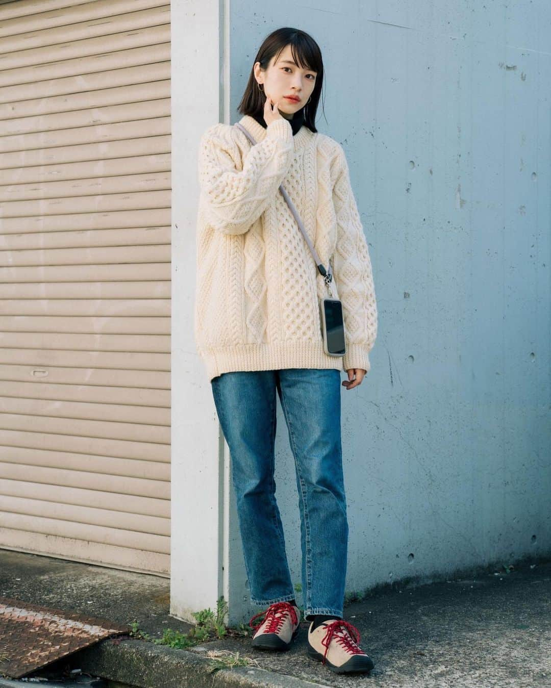 宮崎葉さんのインスタグラム写真 - (宮崎葉Instagram)「ㅤ @keen_japan のシューズを使ったコーデです❤︎ アウトドアな雰囲気だけどタウンユースにもばっちしです🥺 ホールド感があってとっても履きやすいです！  #KEEN #キーン #JASPER #ジャスパー #KEENJASPER  #OUTSIDEBETTER  #秋KEEN #スニーカー #PR #葉服」11月13日 20時11分 - you_miyazaki