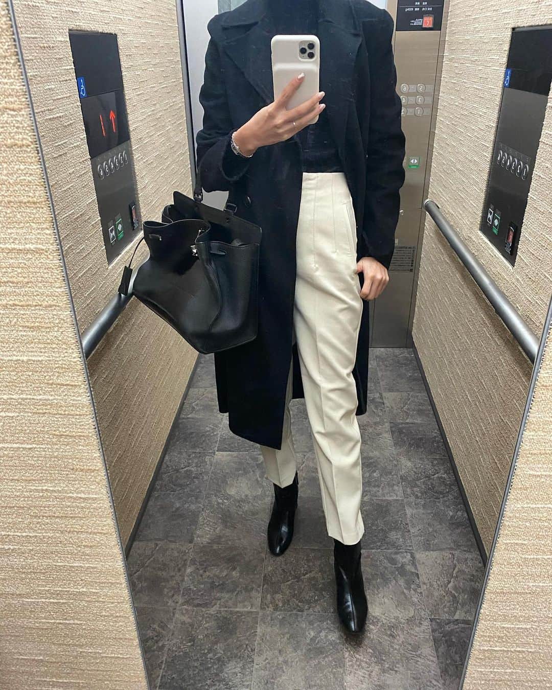 木村安梨沙のインスタグラム：「これさっきのLIVEで 言ってた @zara のハイウエストパンツ👖🤍 ちなみにカバン以外全身ZARAです。笑 家でてから気付いた😰（笑）」