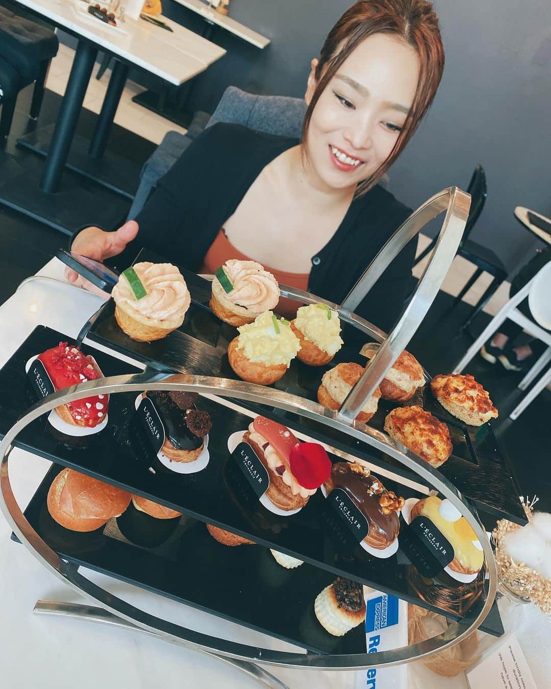 井端珠里のインスタグラム：「今日はしほちゃん　@shiho1204 とお茶👭楽しかった〜☺️💓  #singapore#アフタヌーンティー#afternoontea」