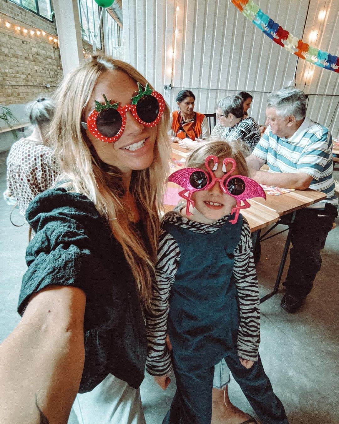 ルー・ティーズデールのインスタグラム：「Happy World Kindness Day. Missing our friends at @goldenyearshackney 😢 make sure your neighbours are ok especially the elderly and isolated #bekind 🤍」