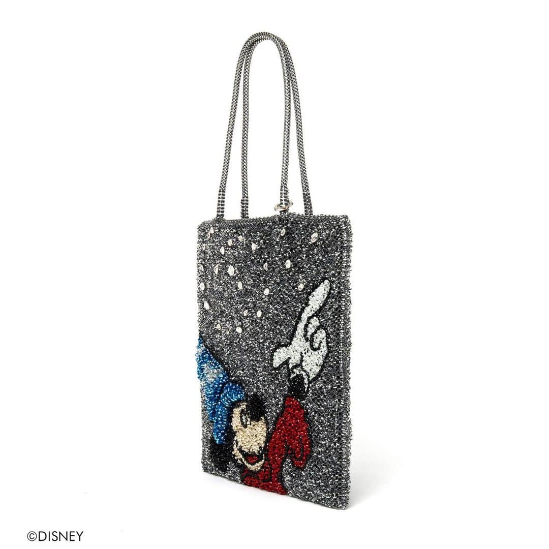 ANTEPRIMAさんのインスタグラム写真 - (ANTEPRIMAInstagram)「Handcrafted in high precision to lively adorn the distinctive Sorcerer Mickey as the jacquard motif on our minimal neo-classic – FLAT LUGGAGE 24/7 tote. Adorned with Swarovski® crystals to imitate the magical sparkle, the distinctive design is the WOW factor to impress and spread happiness to everyone!​  ​  #DisneyFantasia #MagicBroom #WIREBAG247 #Mickey #MickeyMouse #Anteprima #Disney #WIREBAG #FW20 #fashion #italian #luxury #bag #botd #ミッキーマウス #ミニーマウス #アンテプリマ #ワイヤーバッグ #패션 #ディズニーコーデ #ディズニーバウンド #ミニーちゃんバウンド #ディズニー好き #ディズニー写真部 #ミッキーミニーコーデ」11月13日 20時09分 - anteprimaofficial
