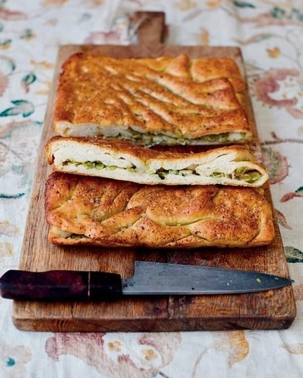 ジェイミー・オリヴァーさんのインスタグラム写真 - (ジェイミー・オリヴァーInstagram)「Homemade focaccia!! Love it - whether you prefer it fully loaded or beautifully simple, I've got loads of ideas on my website. Go on, have a go this weekend x x」11月13日 20時12分 - jamieoliver