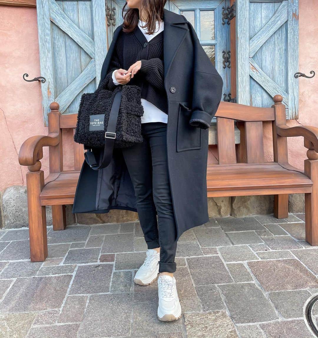 Ayuuu Mamさんのインスタグラム写真 Ayuuu Maminstagram 𝑐𝑜𝑑𝑒𓂃 念願のお泊まりディズニーへ ブラックコーデでシンプルに シンプルコーデ ディズニーコーデ モノトーンコーデ Disneyland Disneycode エイチアンドエム