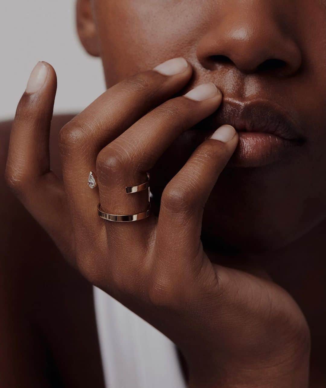 ペニーレ・タイスベックのインスタグラム：「I’m very excited to share that @finematter is finally launching on November 24th 💛💛 We have 22 jewelry designers on board and here is a little sneak peek of what to expect🌟 I’m so proud to be a part of this💛 @mieejdrup @c_chalmer 💛  Photo by @henrikbulow」