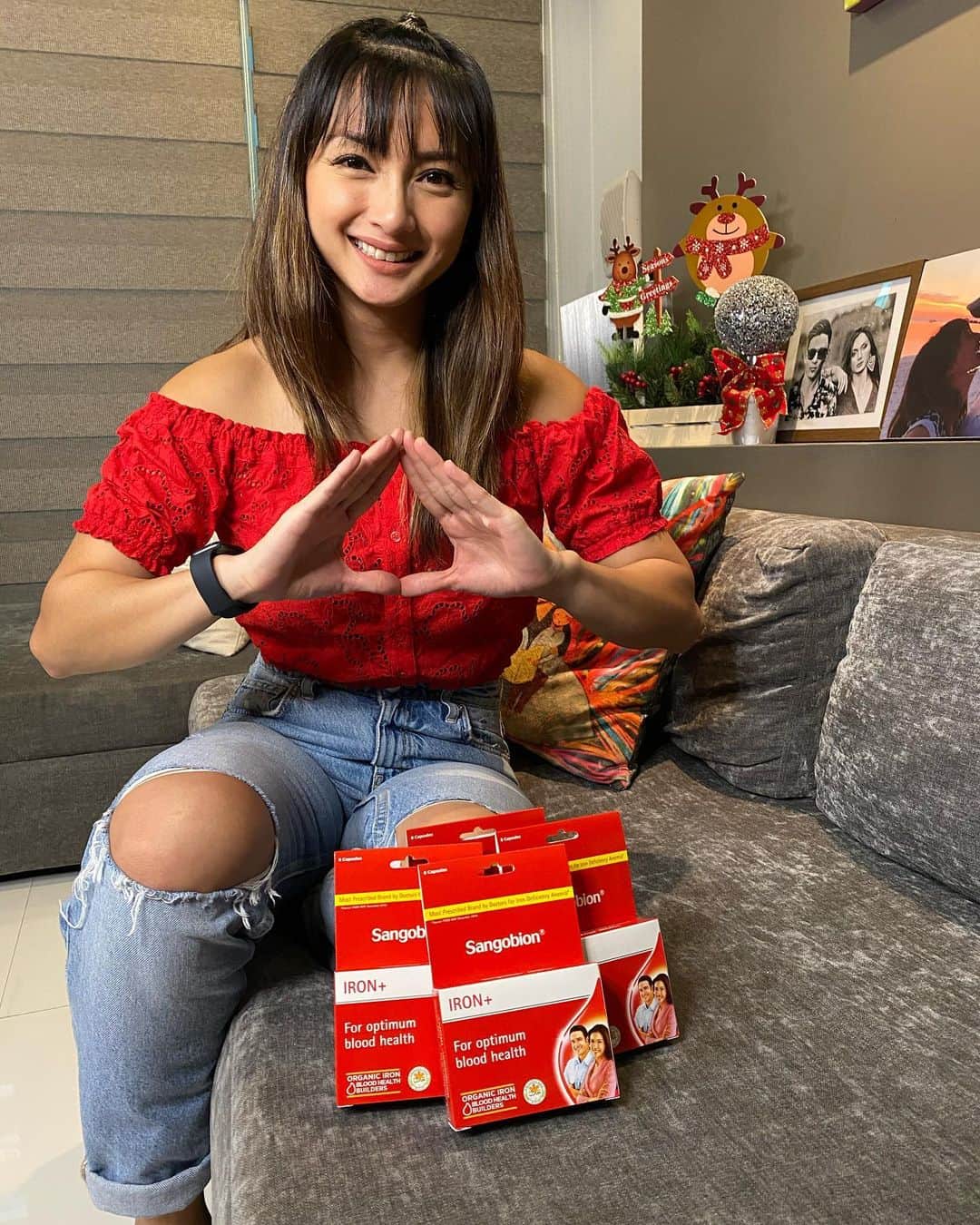 Iya Villaniaさんのインスタグラム写真 - (Iya VillaniaInstagram)「Check out Sarah Geronimo’s newest music video with Sangobion as she joins the movement to empower and encourage everyone to watch over their blood health!🩸Have you checked lately? Pagtibayin ang dugong Pinoy with Sangobion IRON + #AngDugoMoKamusta? Watch the video with me: https://www.facebook.com/SangobionPH/posts/3329560320424413」11月13日 20時21分 - iyavillania