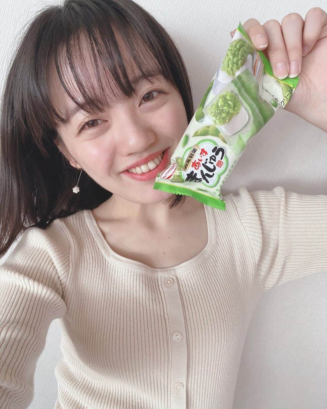 希山愛さんのインスタグラム写真 - (希山愛Instagram)「* 発売前から気になっとった あいすまんじゅうのずんだもち🍨  もうね、まさに仙台の味！！ まわりのアイスは柔らかくて優しい感じで 中のずんだとおもちは 私の好きな仙台で食べるずんだでした🥺♡  そうそう！ おもちが入っとるのはびっくりで テンション上がりました^ ^  あ〜また仙台行きたいなぁ🧚🏻‍♀️  #希山愛 #ばってん少女隊」11月13日 20時29分 - kiyama_ai_official