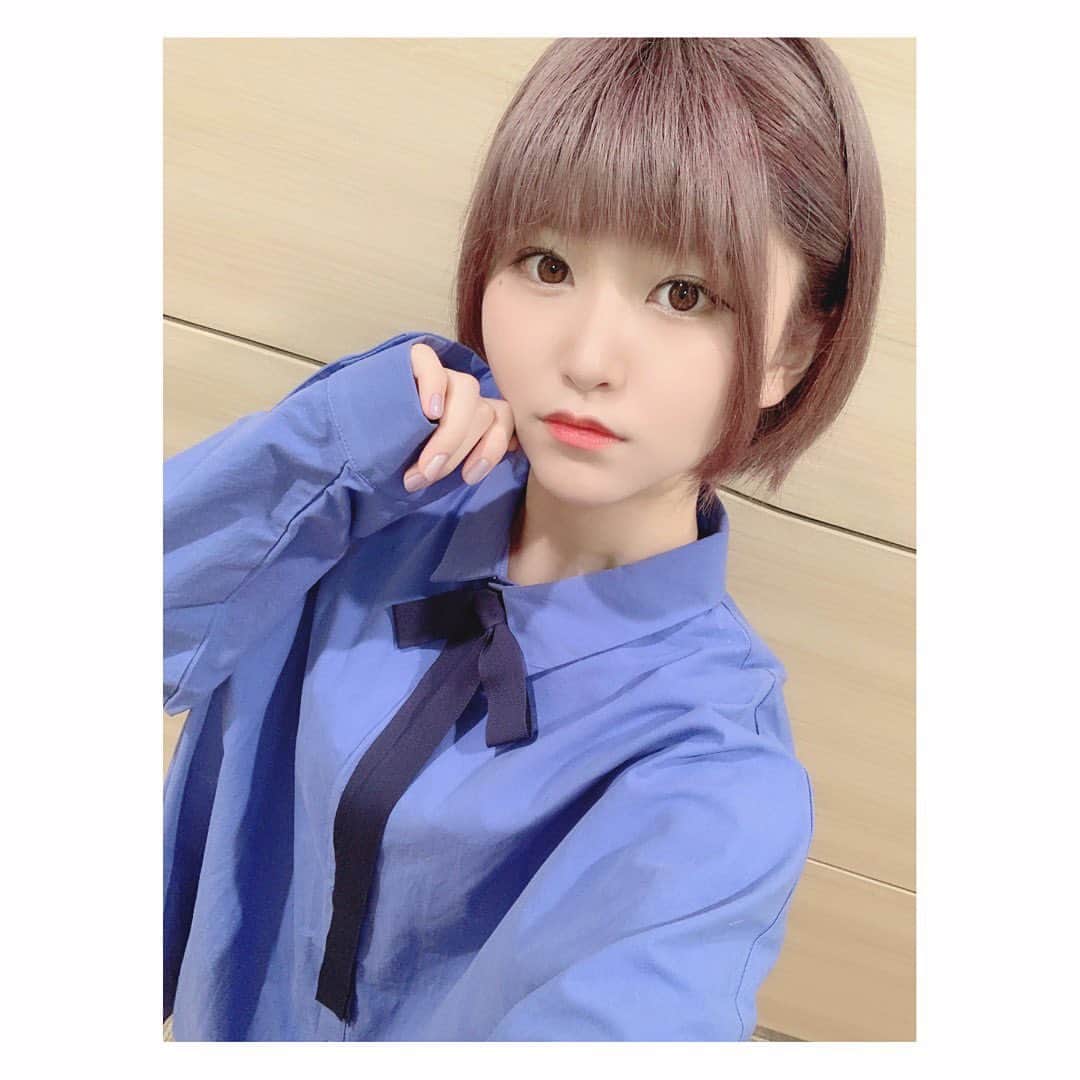 のインスタグラム：「💙 . . 11/14.10:00~ 11月度 個別生写真予約販売開始です！ ぜひチェックしてね！👀  https://shopping.akb48-group.com/selection/detail/1/90359  . #akb48 #生写真 #オフショット #オーバーシャツ #ハイトーンボブ #ラベンダーアッシュ #ラベンダーカラー #셀카 #좋아요 #팔로미 #selfie #instalike #instagood #follow #followｍe」