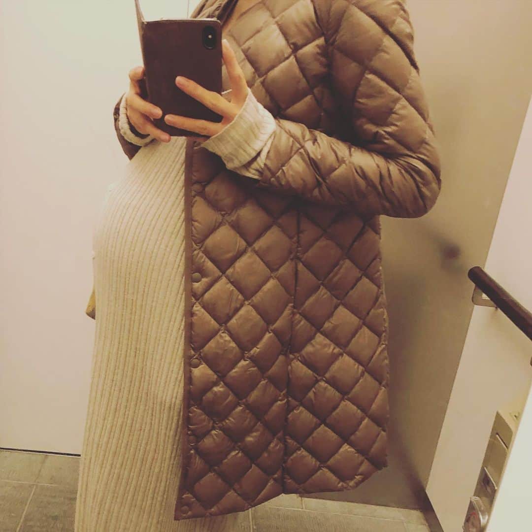 英玲奈のインスタグラム：「今日は、 #妊婦検診　へ。 色々と出産が近い兆候が出てきて、 いよいよだなぁという感じ。 ママは準備万端です。 好きなタイミングで出ておいでー。 #妊娠 #妊婦 #妊娠10ヶ月  #臨月　 #いつでも出ておいで  #母乳も出てきた」