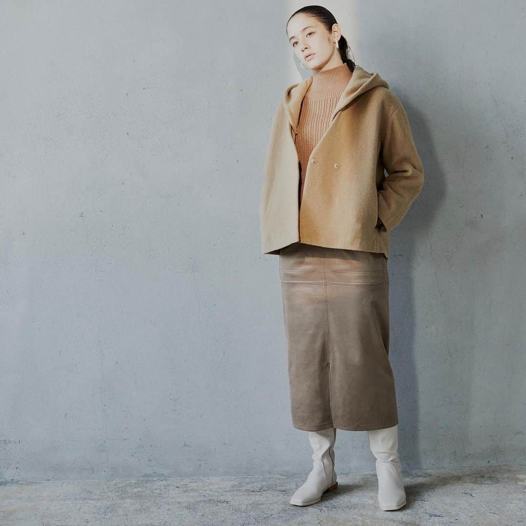 ozoc_officialのインスタグラム：「.﻿ OZOC AUTUMN COLLECTION 2020﻿  @ozoc﻿ 「independent lines」﻿ ﻿ ﻿ ART DIRECTOR ／YOSHIHIDE UCHIDA﻿  @yoshihideuchida﻿ PHOTO／SAKI OMI（io）﻿  @omisakii﻿ HAIR＆MAKE／MASAYOSHI OKUDAIRA﻿  @masayoshiokudaira﻿ MODEL／LUKA（ETRENNE）﻿  @tokyodays_luka﻿ ﻿ ﻿ ﻿ ﻿ ﻿ #ozoc_official﻿ #ozoc﻿ #オゾック﻿ #20AW﻿ #collection」