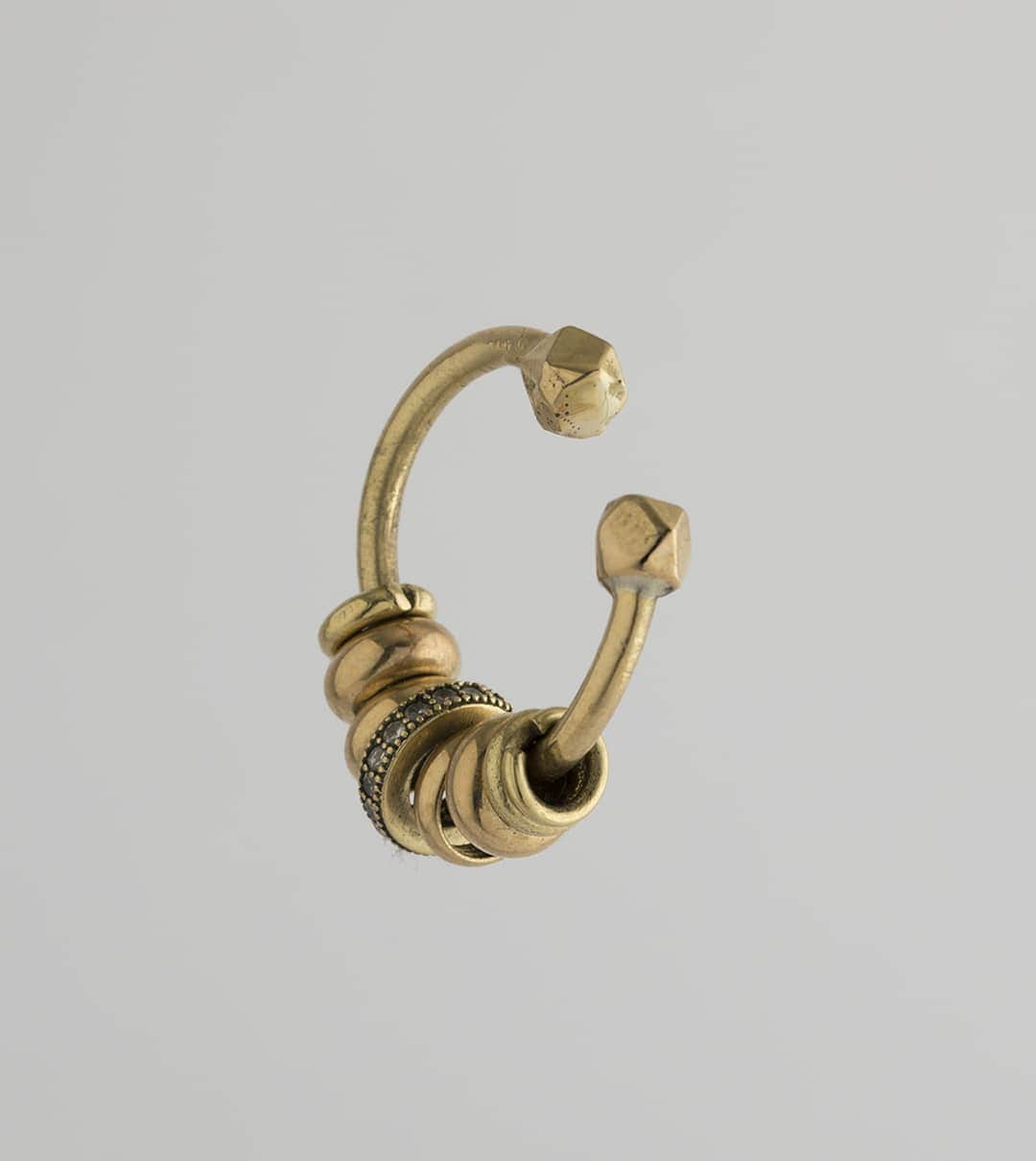 のインスタグラム：「New iosselliani ear cuff. #iossellianifashionjewerly #handmadewithlove #brassjewelry #handmadejewelry #iosselliani #accessories」