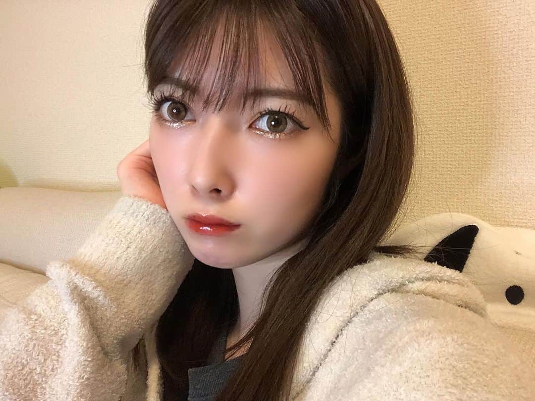 日下部美愛のインスタグラム：「ぎゃう‪‪❤︎‬ ちょっとギャルっぽくメイクしたくなったんだけど難シェ  ‪  #ギャル #ギャルメイク #photo #japan #model #me #hair #fashion #fashionblogger #makeup #selfie #followme #instagood #camera #instadaily #dailylook」