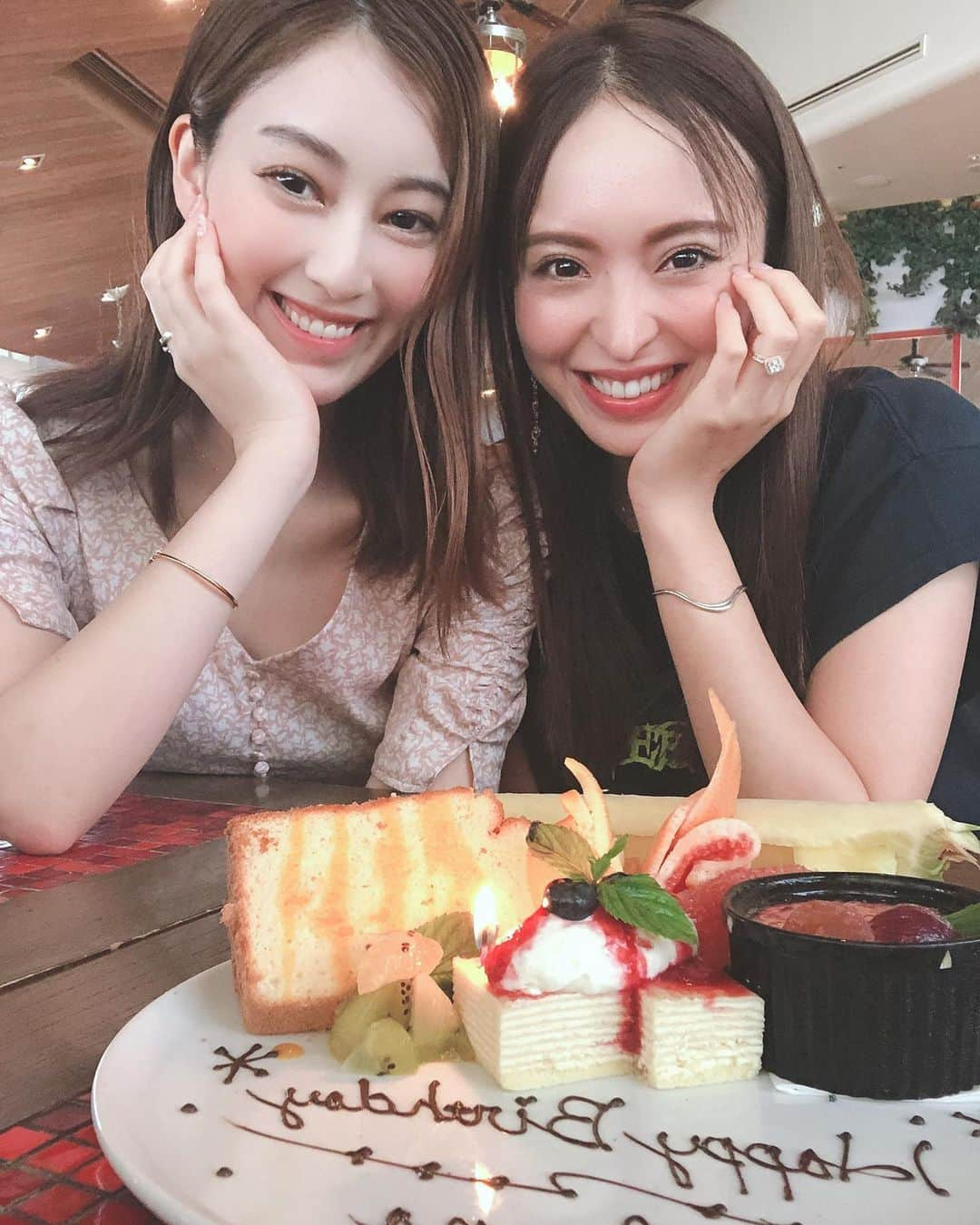 松原伊予菜さんのインスタグラム写真 - (松原伊予菜Instagram)「_ 心から愛する相方💓 本当にありがとう🦄 11年目も宜しくね。 _ _ #iyonarumi#いよなるみ#相方#twins#love #誕生日#mybirthday#バースデー#CHANEL#ピアス」11月13日 20時43分 - iyona_147