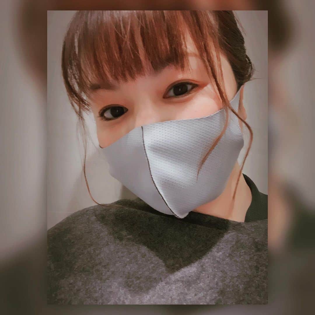 中澤裕子のインスタグラム：「📺📺 生放送終わりました✨ 朝起きて 気がついたら夜だ！ みたいなくらい あっという間に時間が 過ぎてく🤣  #nhk福岡 #明日の朝再放送あります  hair make @kana__k」