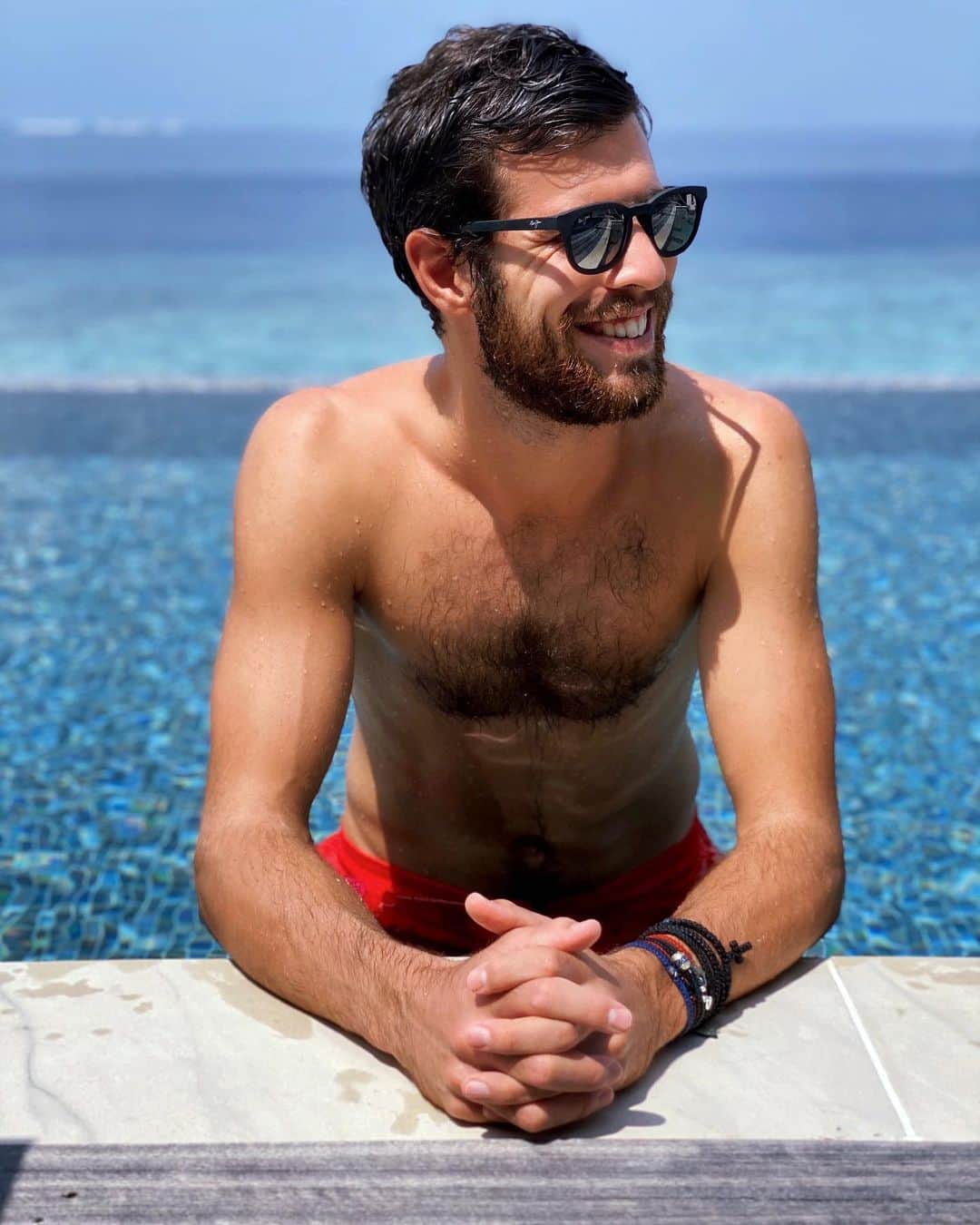 カレン・ハチャノフのインスタグラム：「Last few days off and getting back to work😎🧔🏻🙌🏻👍🏻 #Vacation // Последние несколько дней отдыха и возвращаюсь к работе!」