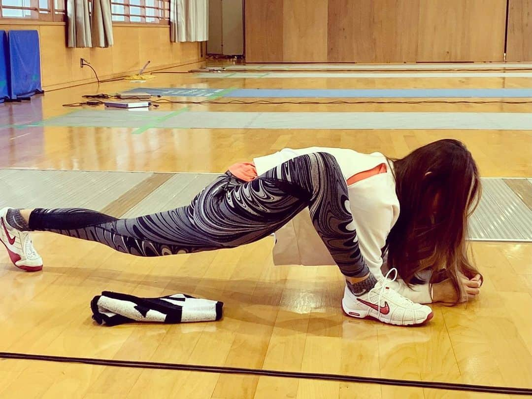 東晟良さんのインスタグラム写真 - (東晟良Instagram)「和歌山合宿おわり🤺🧘🏼‍♀️✨✨✨ よく練習してたとこで代表合宿するのは変な感じやったけど久々の合宿で楽しかった〜🤟地元の和歌山で合宿できてよかったです😙 3枚目はレア😳池端さんにレッスンをとってもった写真📸✨ #和歌山#合宿#fencing#フェンシング#日本代表#japan」11月13日 20時49分 - serafencing