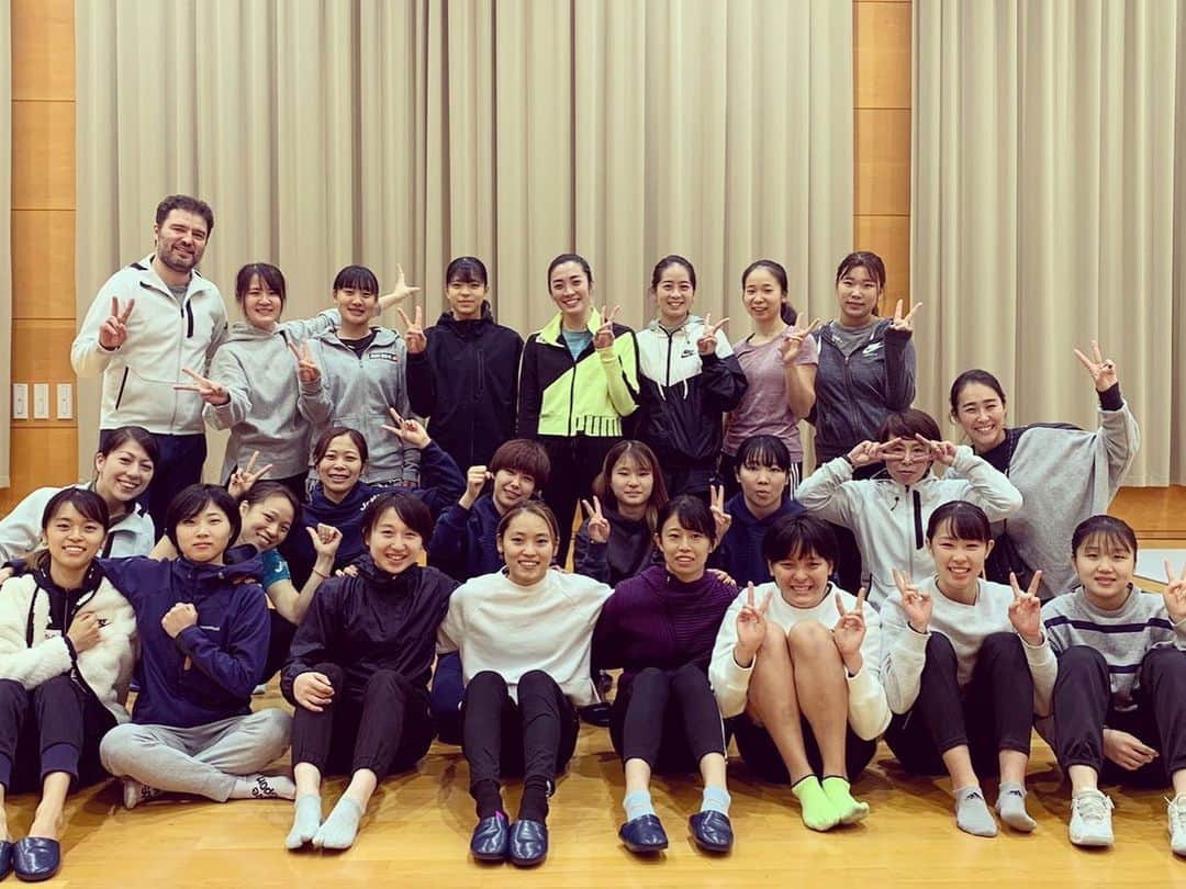 東晟良のインスタグラム：「和歌山合宿おわり🤺🧘🏼‍♀️✨✨✨ よく練習してたとこで代表合宿するのは変な感じやったけど久々の合宿で楽しかった〜🤟地元の和歌山で合宿できてよかったです😙 3枚目はレア😳池端さんにレッスンをとってもった写真📸✨ #和歌山#合宿#fencing#フェンシング#日本代表#japan」