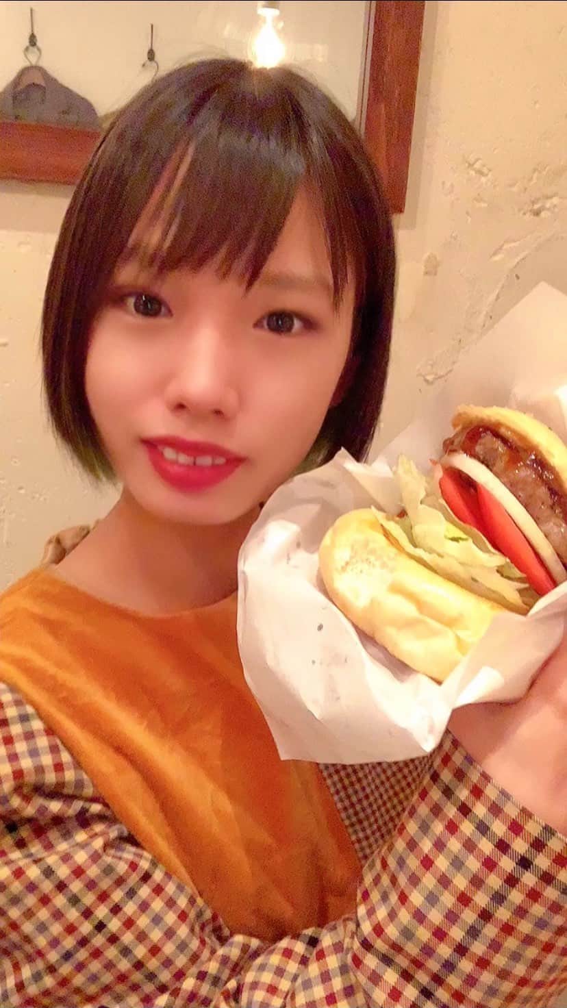 なみなみのインスタグラム：「♪ ランチは前からずっと行きたいと思っていた ハンバーガーを食べました🍔🍔🍔」