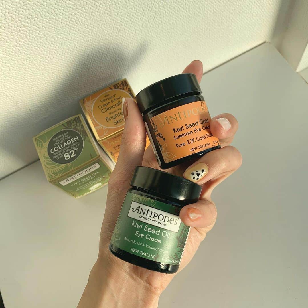 佐藤里緒菜のインスタグラム：「_﻿ @antipodesskincare ﻿ eye cream 👀﻿ ﻿ 23k入りの黄色を朝に、﻿ 定番の緑色を夜に 🥝﻿ ﻿ #antipodes #antipodesskincare ﻿ #アンティポディース」